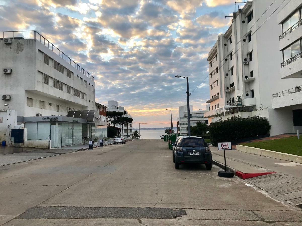 Simon Bolivar, Peninsula Punta del Este Esterno foto